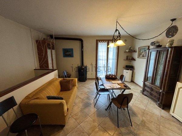 appartamento in vendita ad Adrara San Martino