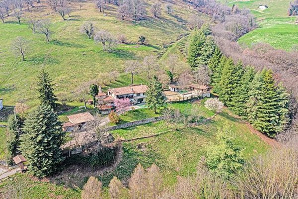 casa indipendente in vendita ad Adrara San Martino