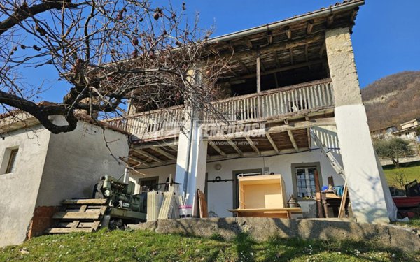 casale in vendita ad Adrara San Martino