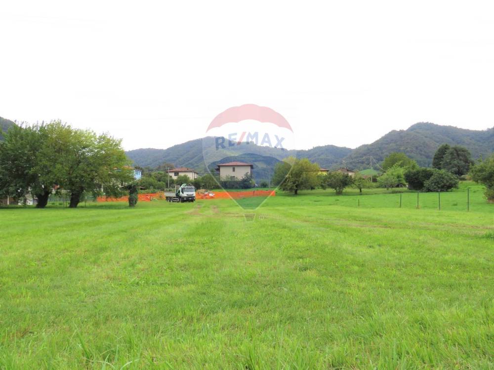 terreno edificabile in vendita ad Adrara San Martino