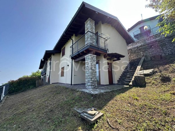 appartamento in vendita ad Adrara San Martino