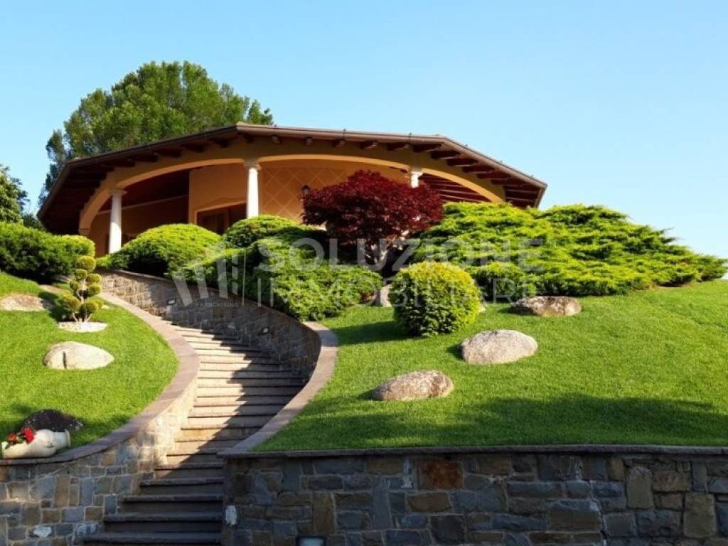 casa indipendente in vendita ad Adrara San Martino