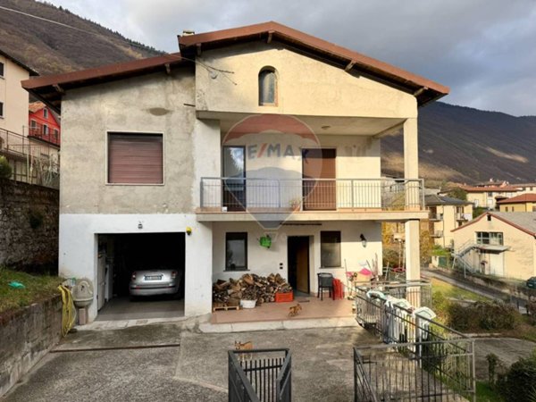 casa indipendente in vendita ad Adrara San Martino
