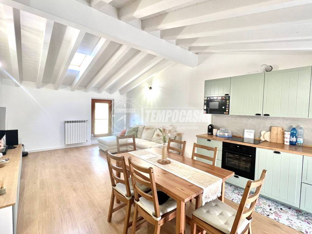 appartamento in vendita ad Adrara San Martino