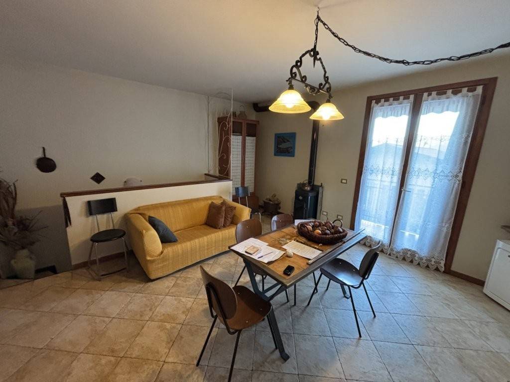 appartamento in vendita ad Adrara San Martino