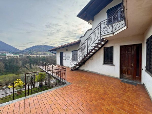 appartamento in vendita ad Adrara San Martino