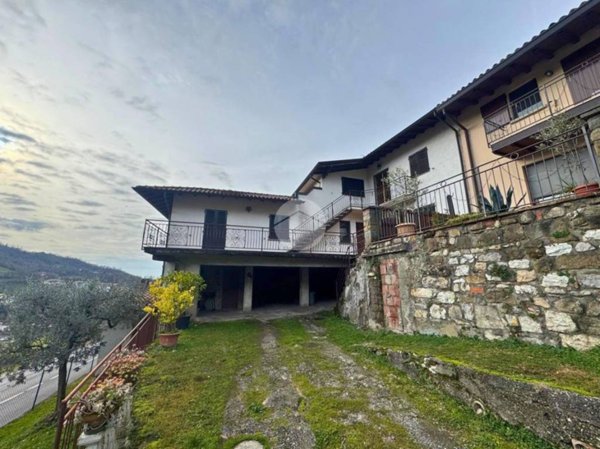 appartamento in vendita ad Adrara San Martino