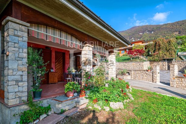 casa indipendente in vendita ad Adrara San Martino