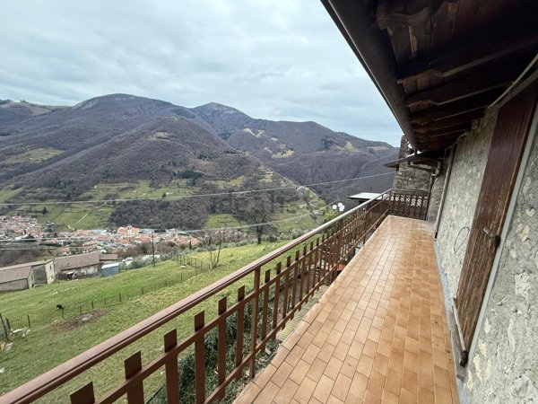 appartamento in vendita ad Adrara San Martino