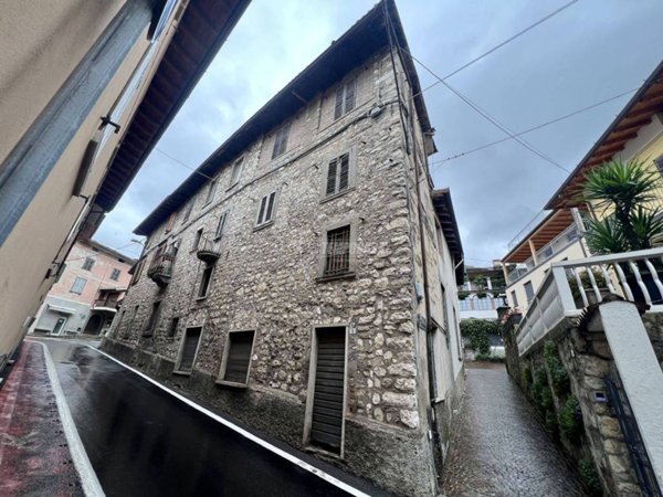 casa indipendente in vendita ad Adrara San Martino
