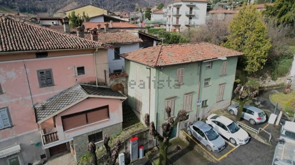 casa indipendente in vendita ad Adrara San Martino