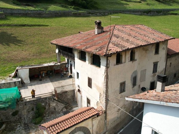 casa indipendente in vendita ad Adrara San Martino
