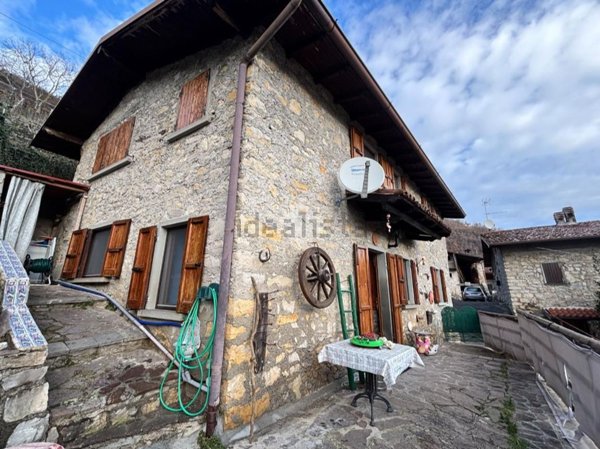 appartamento in vendita ad Adrara San Martino