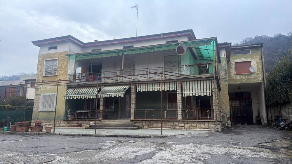 casa indipendente in vendita ad Adrara San Martino