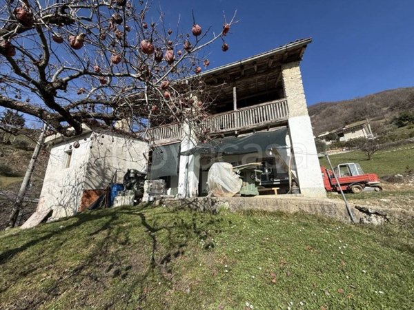 casa indipendente in vendita ad Adrara San Martino