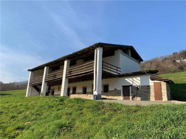 casa indipendente in vendita ad Adrara San Martino