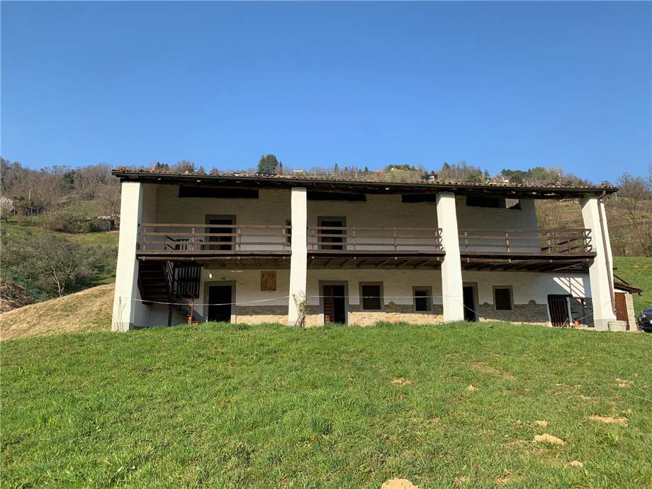 casa indipendente in vendita ad Adrara San Martino