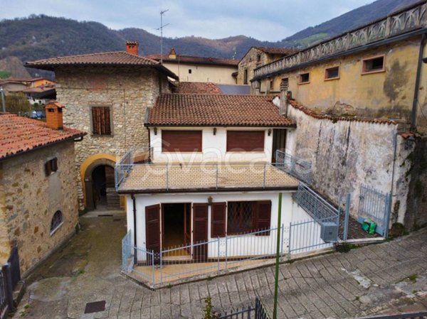 appartamento in vendita ad Adrara San Martino