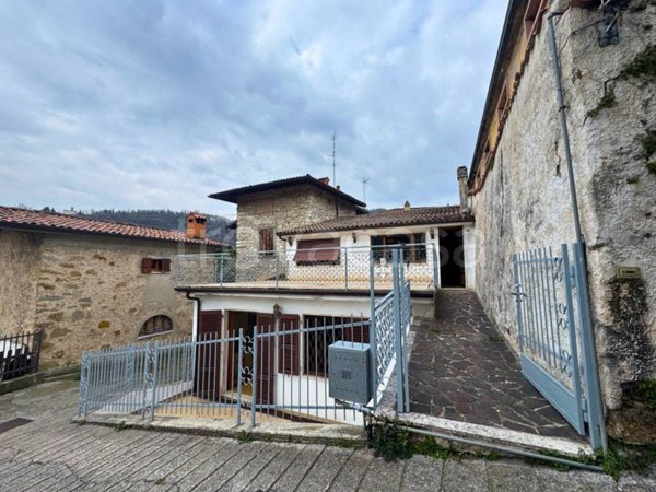 appartamento in vendita ad Adrara San Martino
