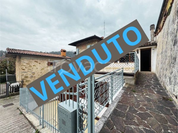 appartamento in vendita ad Adrara San Martino