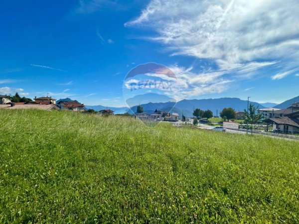 casa indipendente in vendita ad Adrara San Martino