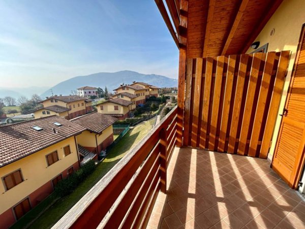 appartamento in vendita ad Adrara San Martino