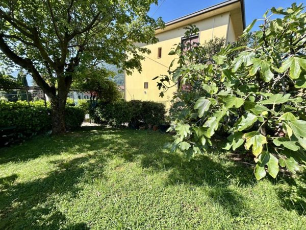 appartamento in vendita ad Adrara San Martino