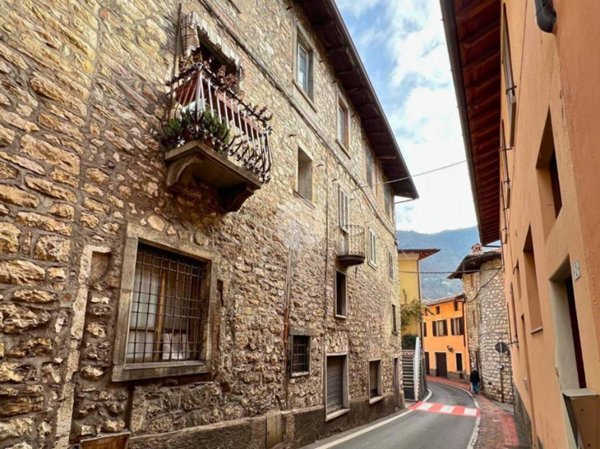 rudere in vendita ad Adrara San Martino