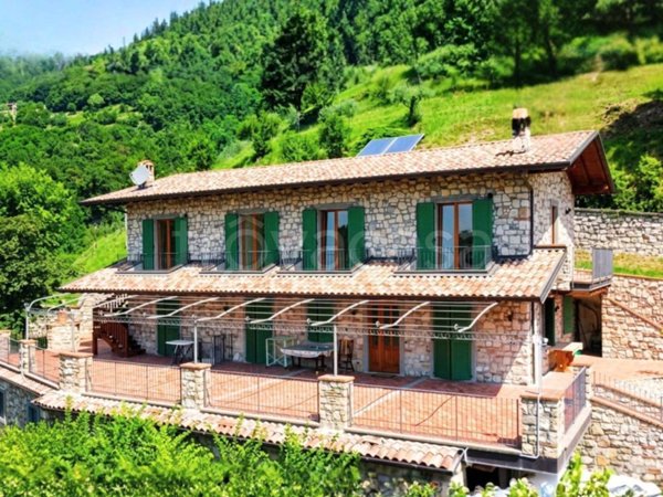 casa indipendente in vendita ad Adrara San Martino