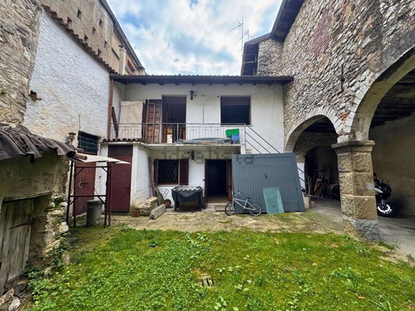 appartamento in vendita ad Adrara San Martino