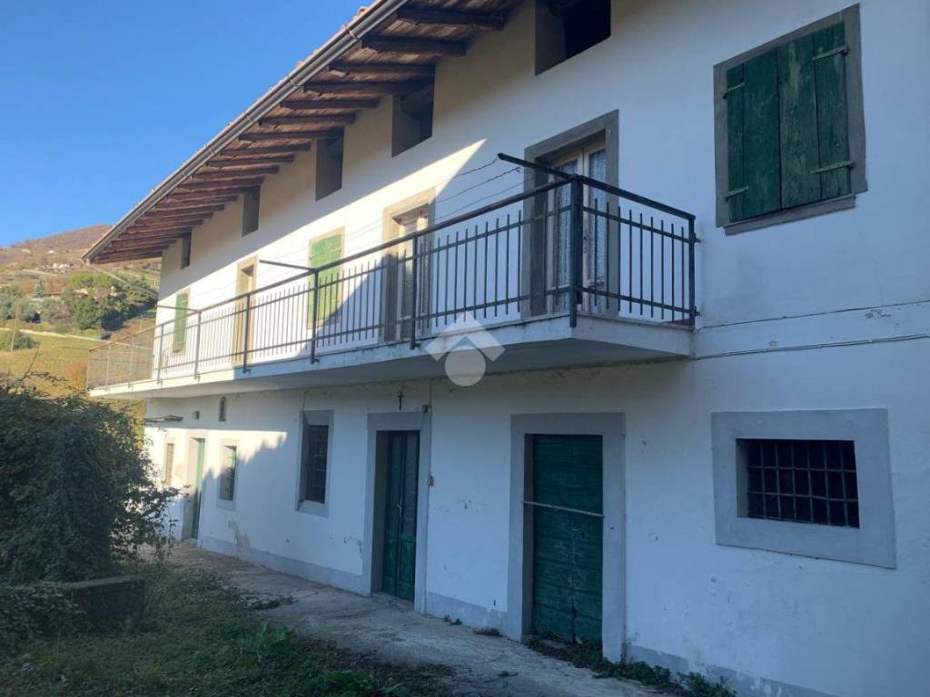 casa indipendente in vendita ad Adrara San Martino