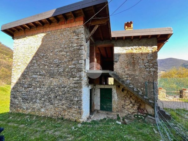 intera palazzina in vendita ad Adrara San Martino