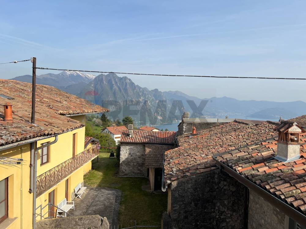 casa indipendente in vendita ad Adrara San Martino