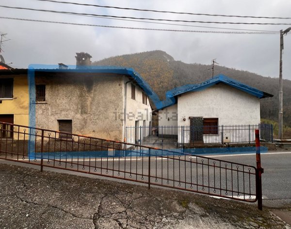 casa indipendente in vendita ad Adrara San Martino