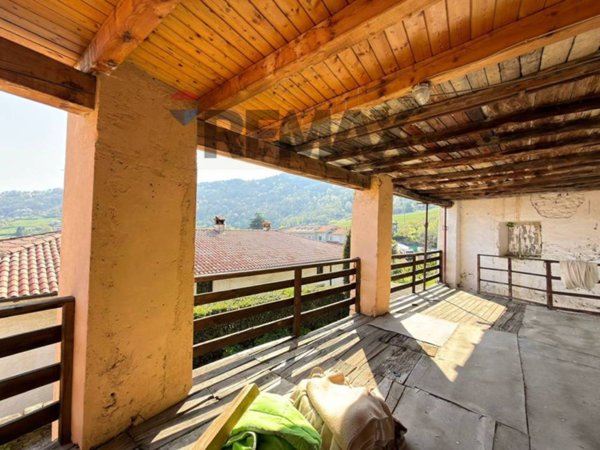 casa indipendente in vendita ad Adrara San Martino