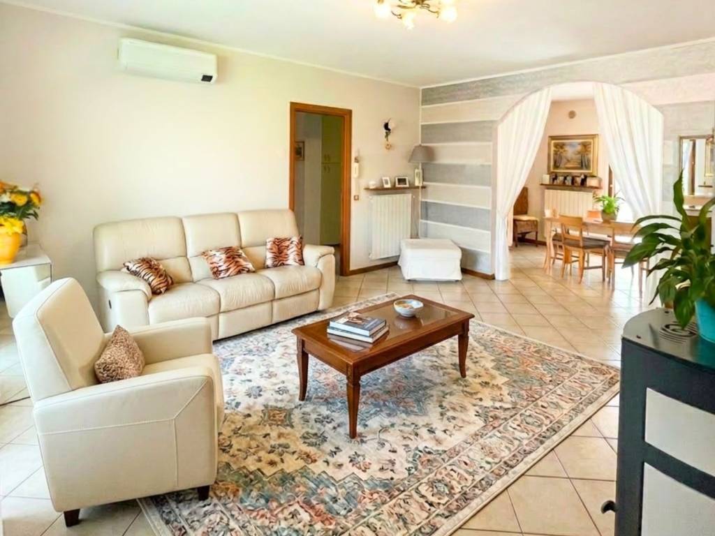 appartamento in vendita ad Adrara San Martino