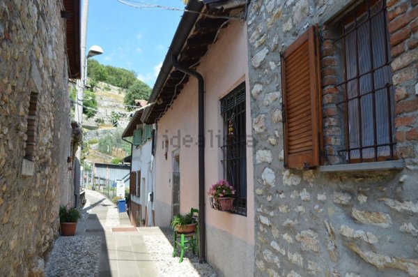 casa indipendente in vendita ad Adrara San Martino