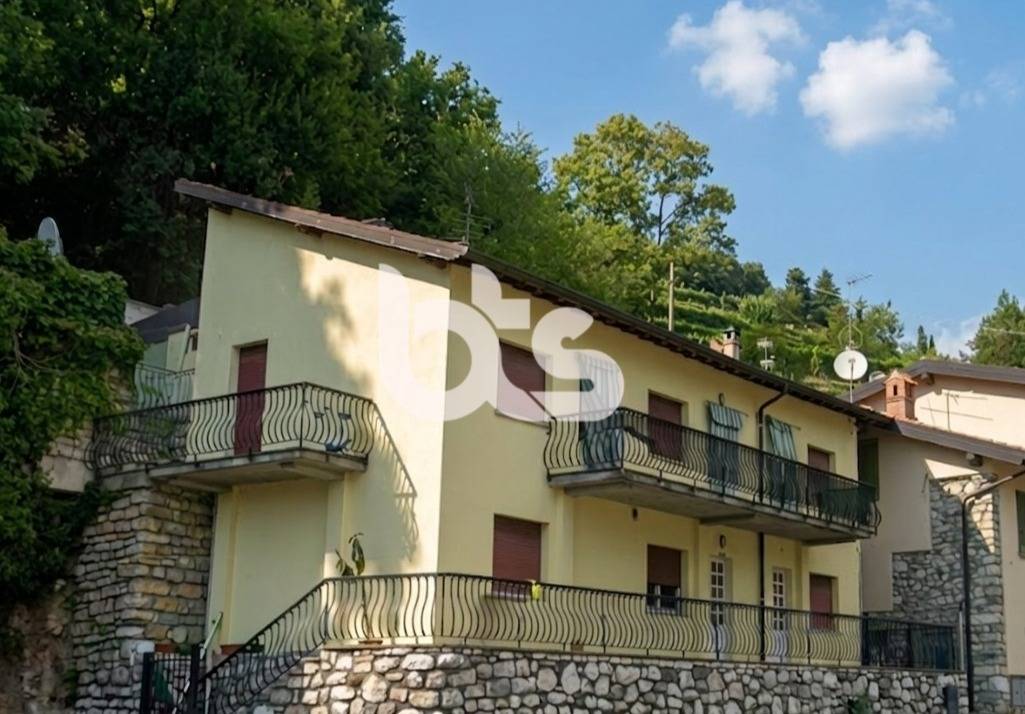 casa indipendente in vendita ad Adrara San Martino