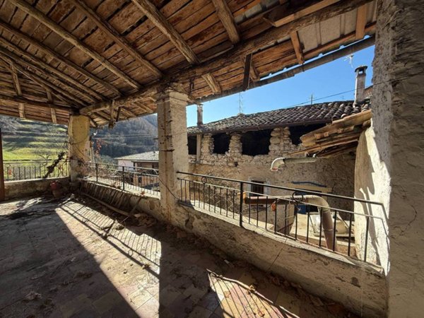 casa indipendente in vendita ad Adrara San Martino