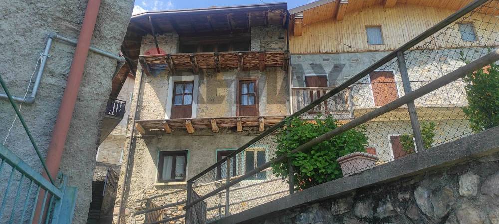 casa indipendente in vendita ad Adrara San Martino