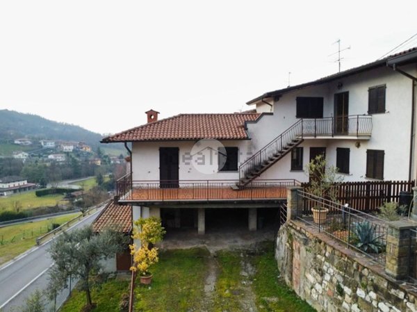 appartamento in vendita ad Adrara San Martino