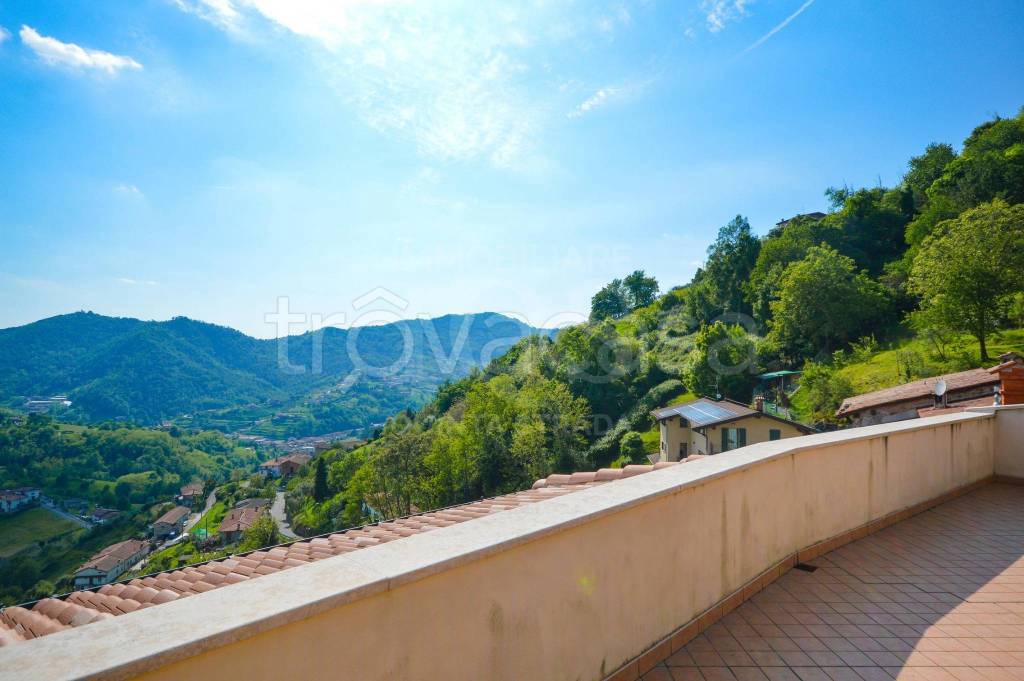 appartamento in vendita ad Adrara San Martino