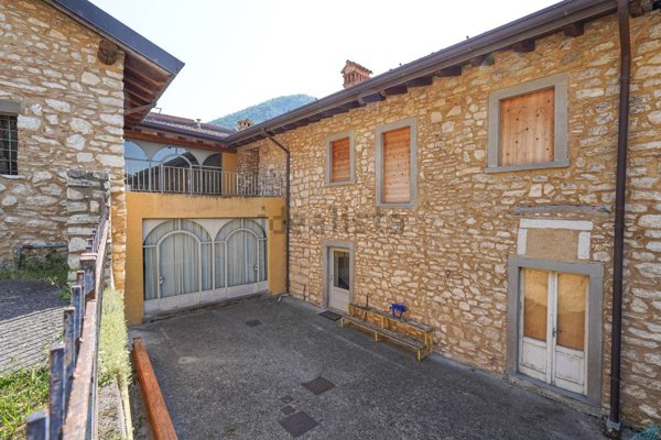 appartamento in vendita ad Adrara San Martino