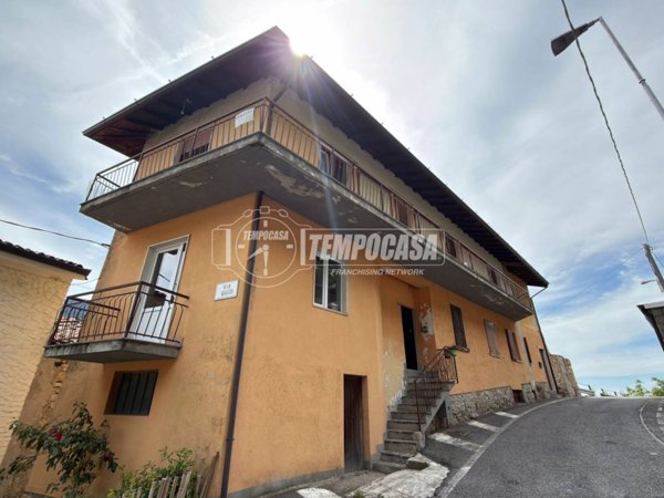 appartamento in vendita ad Adrara San Martino