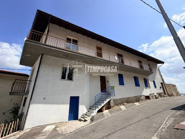 appartamento in vendita ad Adrara San Martino