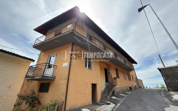 casa indipendente in vendita ad Adrara San Martino