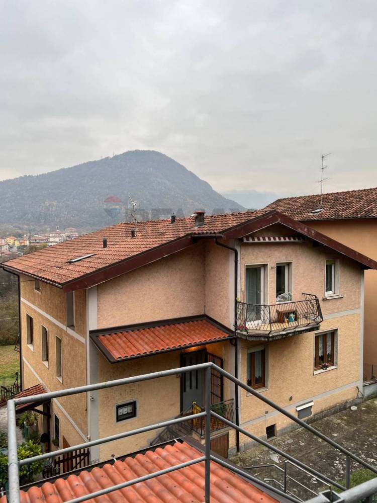 appartamento in vendita ad Adrara San Martino