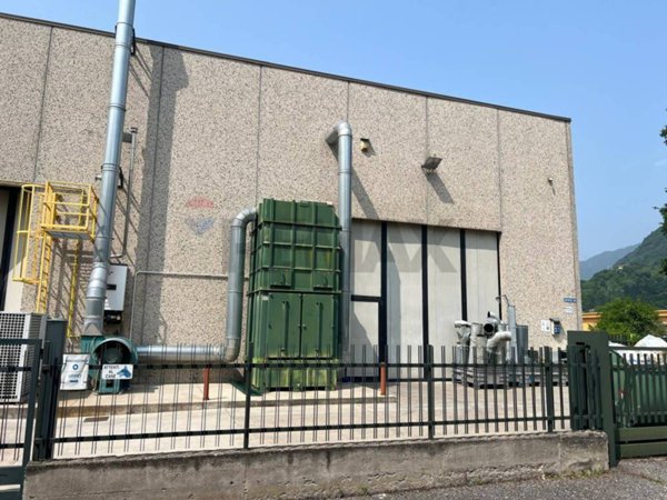 locale di sgombero in vendita ad Adrara San Martino