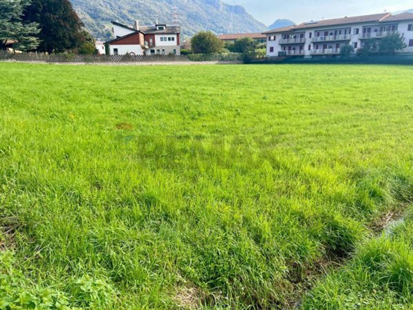 terreno edificabile in vendita ad Adrara San Martino