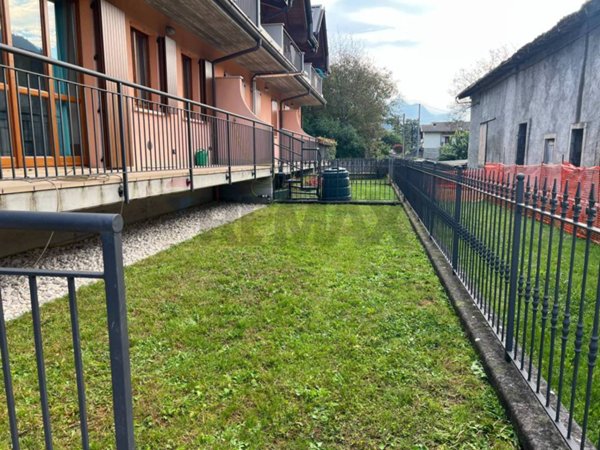 casa indipendente in vendita ad Adrara San Martino
